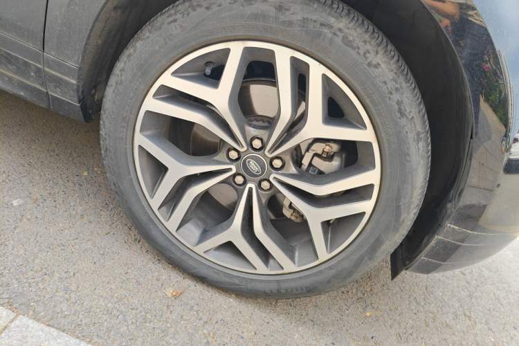 Used Land Rover Range Evoque 2023 Aurora L 249 PS Luxury Edition Right Front Wheel Hub