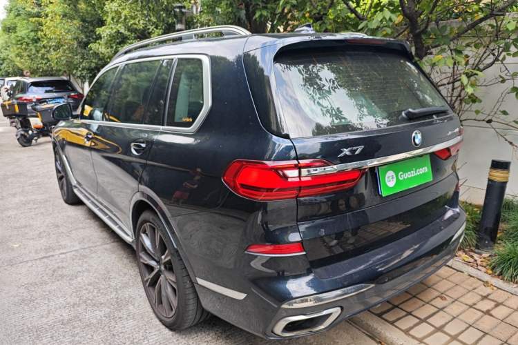 Used BMW X7 2019 xDrive40i Luxury M Sport Package Rear Left 45 Deg