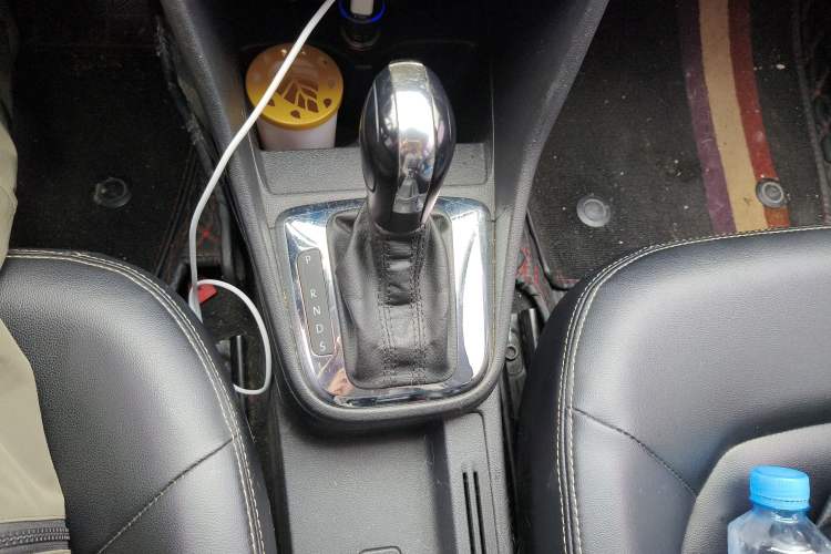 Used Volkswagen Jetta 2015 Value Edition 1.6L Automatic Fashion Version Gear Lever