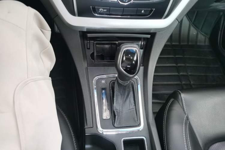 Used Geely Auto Emgrand 2016 Sedan 1.5L CVT Upward Version Gear Lever