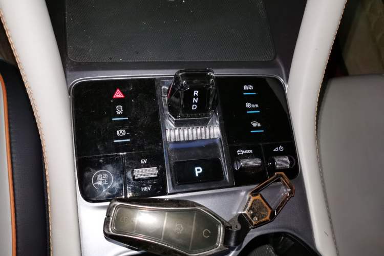 Used BYD Song PLUS New Energy 2023 Champion Edition DM-i 110KM Flagship Model Gear Lever