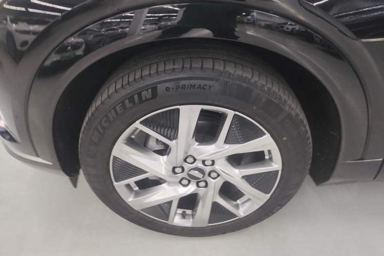 Used Cadillac OPTIQ 2024 Standard Range Version Left Front Wheel Hub