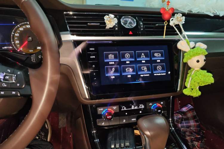 Used Volkswagen Phideon 2021 380TSI Luxury Edition Audio And AC Panel