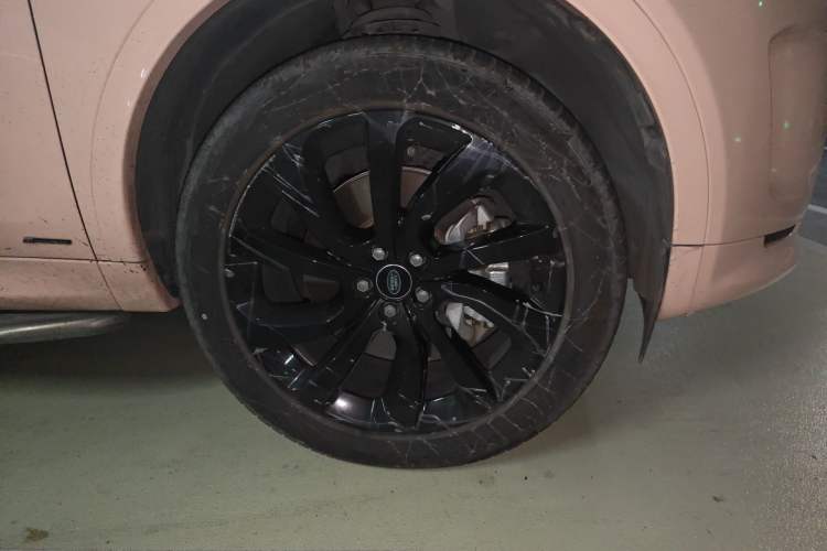 Used Land Rover Discovery Sport 2021 249 PS R-Dynamic S Performance Edition Right Front Wheel Hub