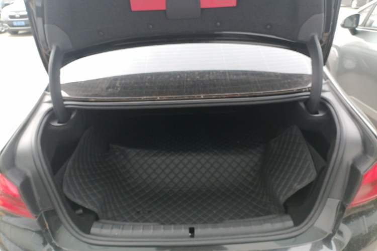 Used BMW 5 Series New Energy 2020 Mileage Upgrade Version 530Le Pioneer Edition Trunk