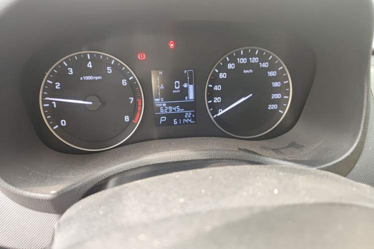 Used Hyundai ix25 2015 1.6L Automatic Two-Wheel Drive Smart GLS Trim Odometer Close Up