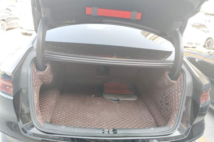 Used BYD Han 2022 EV Genesis Edition 715KM Front-Wheel-Drive Prestige Model
