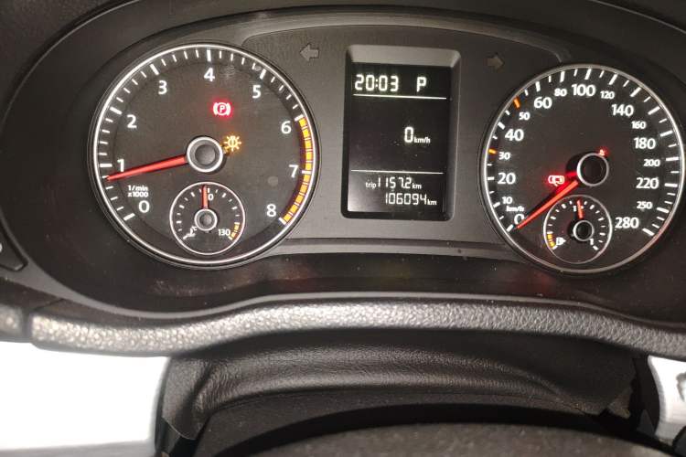 Used Volkswagen Passat 2014 1.8TSI DSG Prestige Edition Odometer Close Up