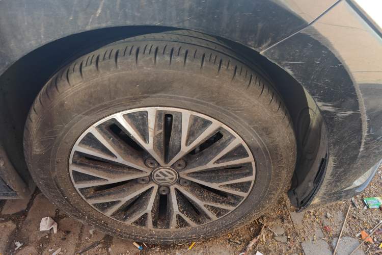 Used Volkswagen Sagitar 2021 280TSI DSG Comfort Connect Edition Right Front Wheel Hub