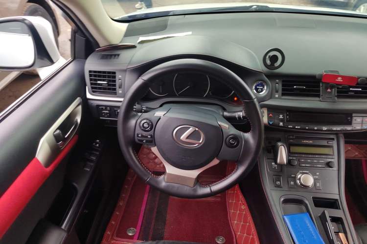 Used Lexus CT 2017 CT200h Elite Edition Two-Tone China V Standard Steering Wheel