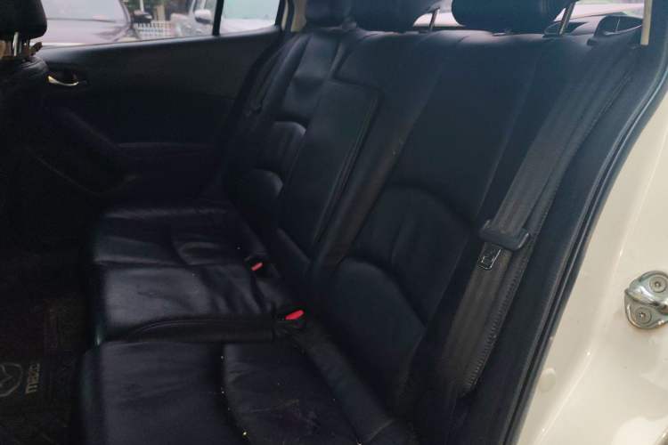 Used Mazda 3 Axela 2014 Sedan 1.5L Automatic Luxury Model