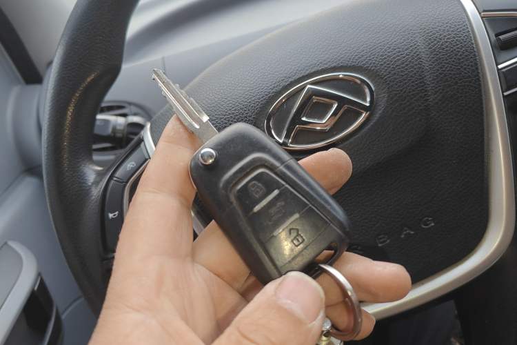 Used SAIC MAXUS Xintu V80 2021 2.0T Manual Classic Aoyuntong Short Wheelbase Mid-Height 7/8/9-Seater
