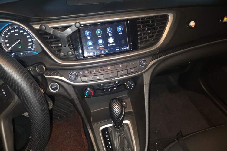 Used Buick GT 2021 Revised Version Flagship 1.5L Automatic Elite Edition Audio And AC Panel