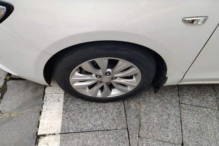 Used Buick GT 2021 Revised Version Flagship 1.5L Automatic Elite Edition Left Front Wheel Hub