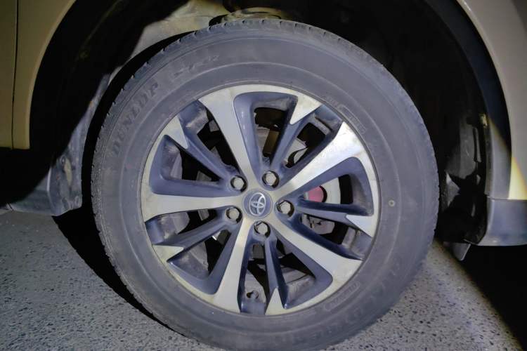 Used Toyota RAV4 2016 2.0L CVT Two-Wheel Drive Smart Edition China V Standard Right Front Wheel Hub