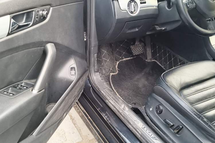 Used Volkswagen Passat 2014 1.8TSI DSG Prestige Navigation Edition Driver Seat