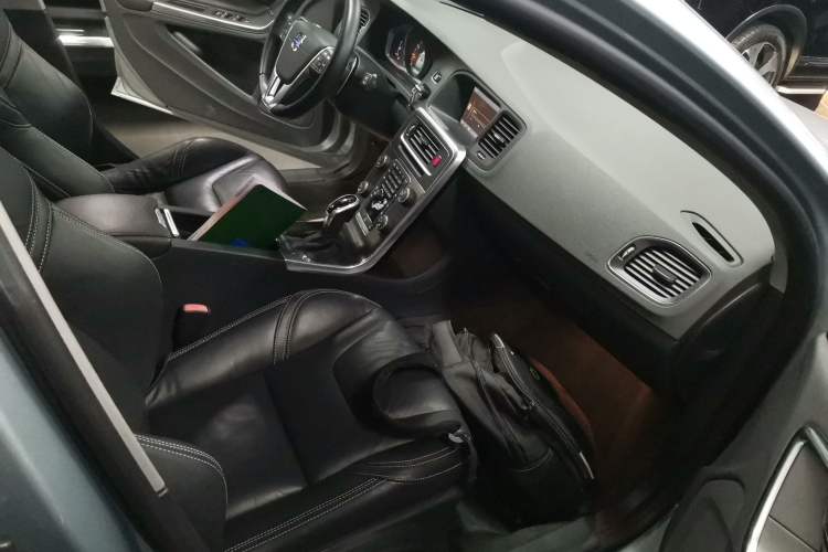 Used Volvo V60 2014 T5 Zhiya Edition