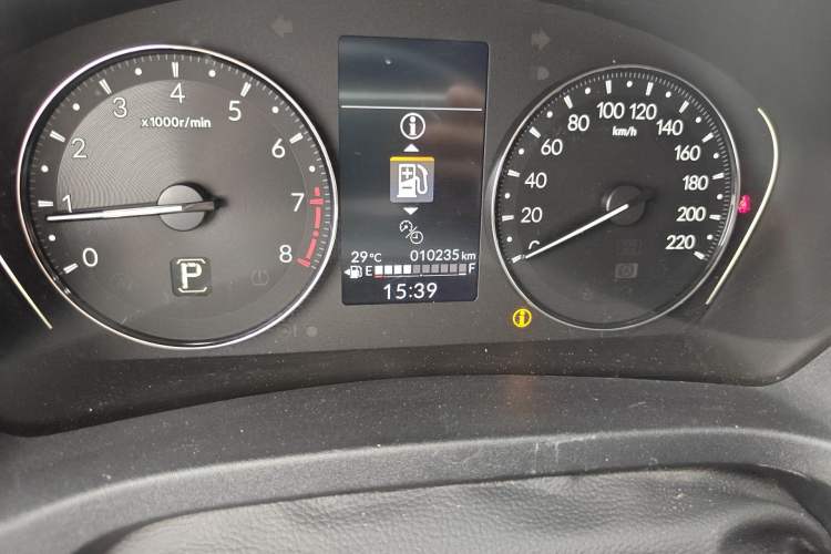 Used Honda Vezel 2023 1.5L CVT Elite Edition Odometer Close Up