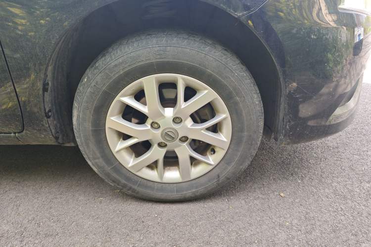 Used Nissan Sunny 2014 1.5XE Manual Comfort Edition Right Front Wheel Hub