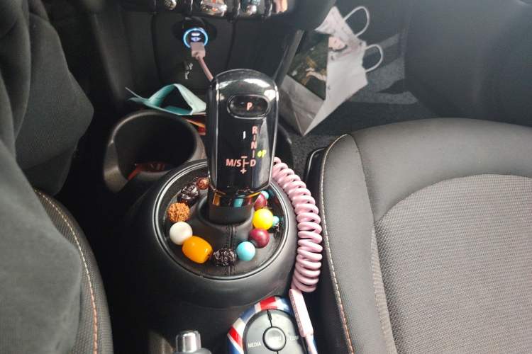 Used MINI 2023 1.5T ONE Five-Door Edition Gear Lever