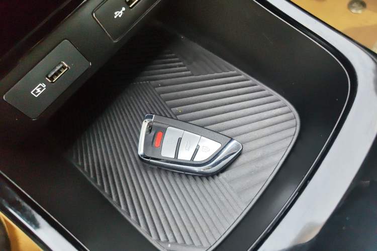 Used Geometry E Firefly 2024 301km Starlight Vehicle Key