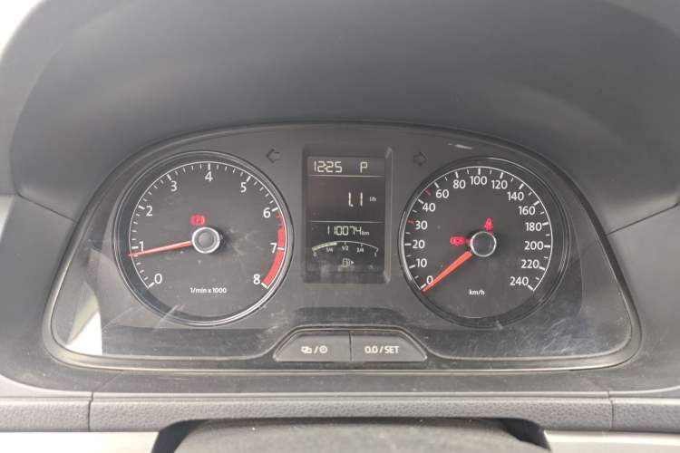 Used Volkswagen Lavida 2013 Revised Classic 1.6L Automatic Fashion Edition Instrument Cluster