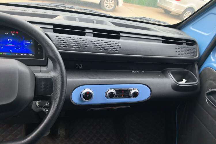 Used REACH MINI Truck 2023 140km Long Wheelbase Van Ambition Version