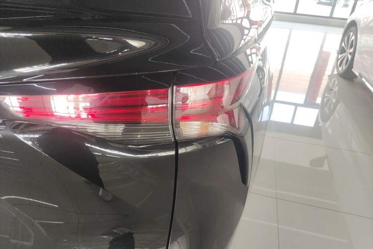 Used Toyota Granvia 2023 2.5L Hybrid Prestige PLUS Edition Right Rear Taillight