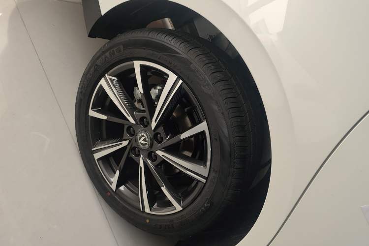 Used CHANGAN Eado 2025 Blue Whale 1.5T 500Bar Prestige Model Right Rear Wheel Hub