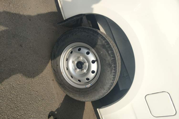 Used CHANGAN KAICHENG Ruixing M60 2023 1.5L GDI Basic Model Passenger Vehicle 6/7 Seats Right Rear Wheel Hub