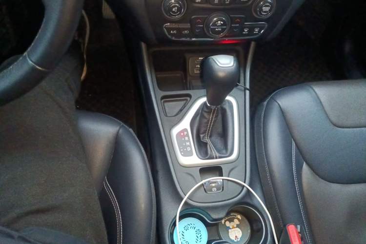 Used Jeep Cherokee 2020 2.0L Two-Wheel Drive Classic Sports Edition
