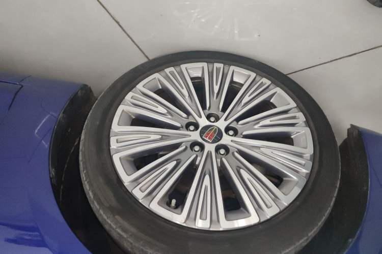 Used Hongqi H5 2022 Classic Model Facelift 1.5T DCT Qiyun Edition Left Front Wheel Hub