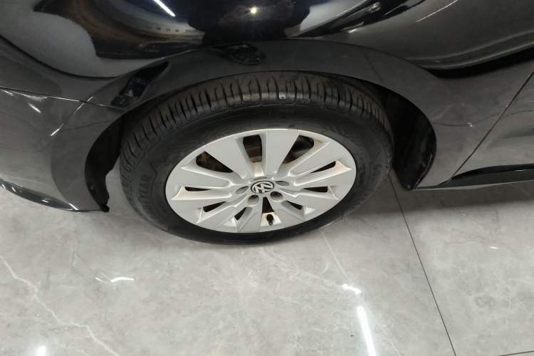 Used Volkswagen Lavida 2013 Restyled Classic 1.6L Automatic Comfort Edition Left Front Wheel Hub