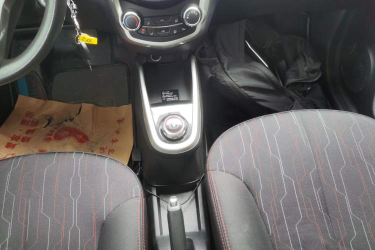 Used CHANGAN Benni 2015 1.4L IMT Sunroof Version China IV Standard
