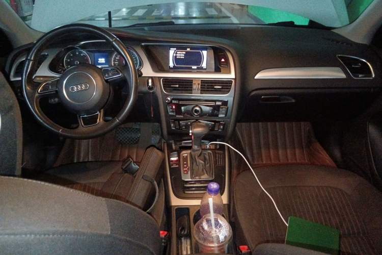 Used Audi A4L 2013 35 TFSI Automatic Standard Model Center Console