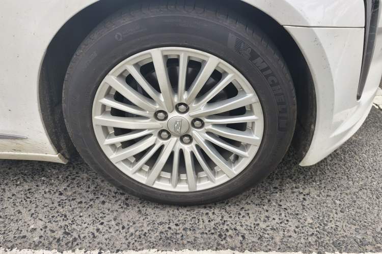 Used Cadillac CT6 2022 28T Fashion Edition Right Front Wheel Hub