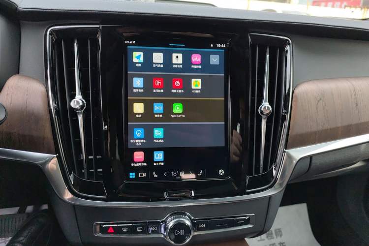 Used Volvo V90 2024 Cross Country B5 AWD Prestige Edition