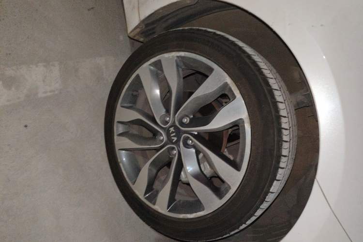 Used Kia K5 2014 2.0L Automatic LUXURY Right Front Wheel Hub