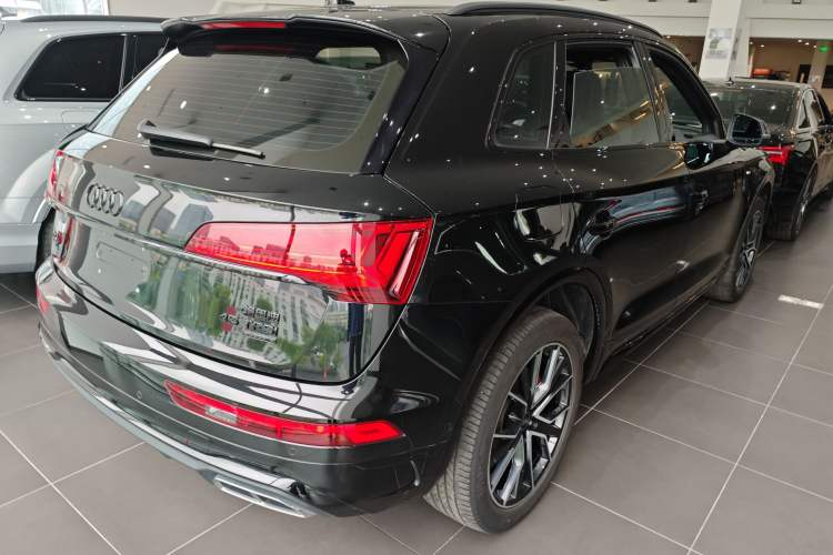 Used Audi Q5L 2024 45 TFSI Luxury Dynamic Model Rear Right 45 Deg