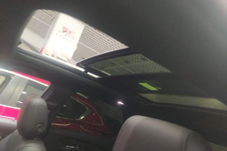 Used Cadillac XT5 2018 28E Four-Wheel Drive Tech Version