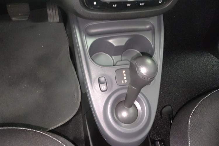 Used smart fortwo 2019 0.9T 66kW Hardtop Engine Version China VI Emission Standard
