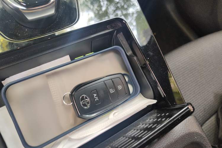 Used Toyota FAW bZ4X 2022 Two-Wheel-Drive Long-Range JOY Edition
