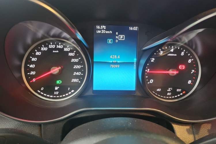 Used Mercedes-Benz C-Class 2019 C 180 L Fashion Model Odometer Close Up