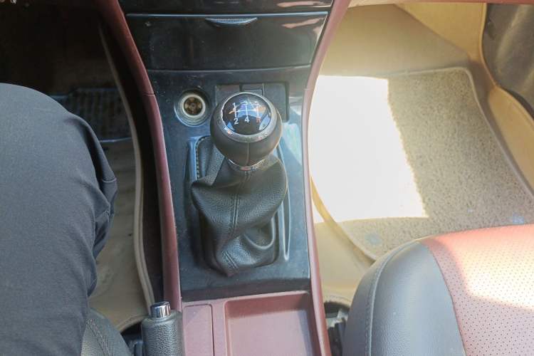 Used BYD F3 2015 Energy-Efficient Model 1.5L Manual Comfort Edition Gear Lever