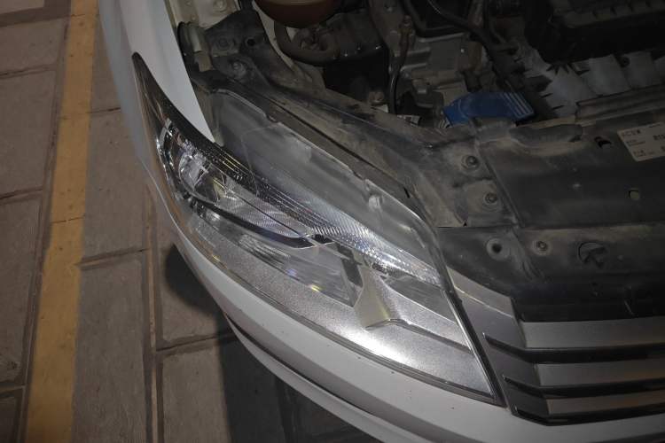 Used Volkswagen Santana 2015 1.6L Manual Comfort Edition Right Front Headlight