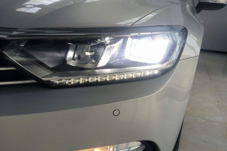 Used Volkswagen Magotan 2019 330TSI DSG Leading Model China VI Standard Left Front Headlight