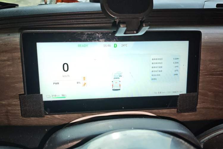 Used Ruichi EC75 2025 Model Passenger Vehicle Smart Driving Ultra-Charging Edition, Pioneer Type I, 52.16 kWh
