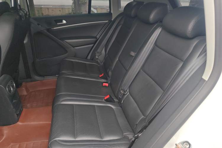 Used Volkswagen Tiguan 2015 1.8TSI Automatic All-Wheel-Drive Luxury Model
