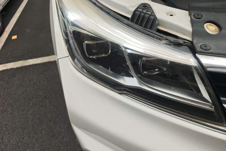 Used Baojun 730 2017 1.8L iAMT Luxury Version 7-Seater Right Front Headlight