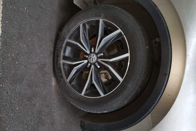 Used Volkswagen Tiguan L 2018 Revised 330TSI Automatic Two-Wheel Drive Flagship Edition Right Front Wheel Hub